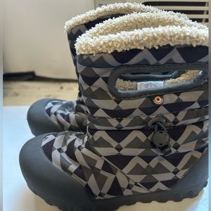 EUC Bogs Kids snow boots